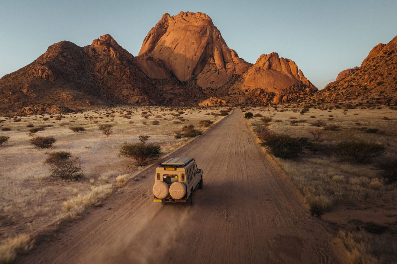 4x4 driving towards Spitzkoppe in the Namibian wilderness